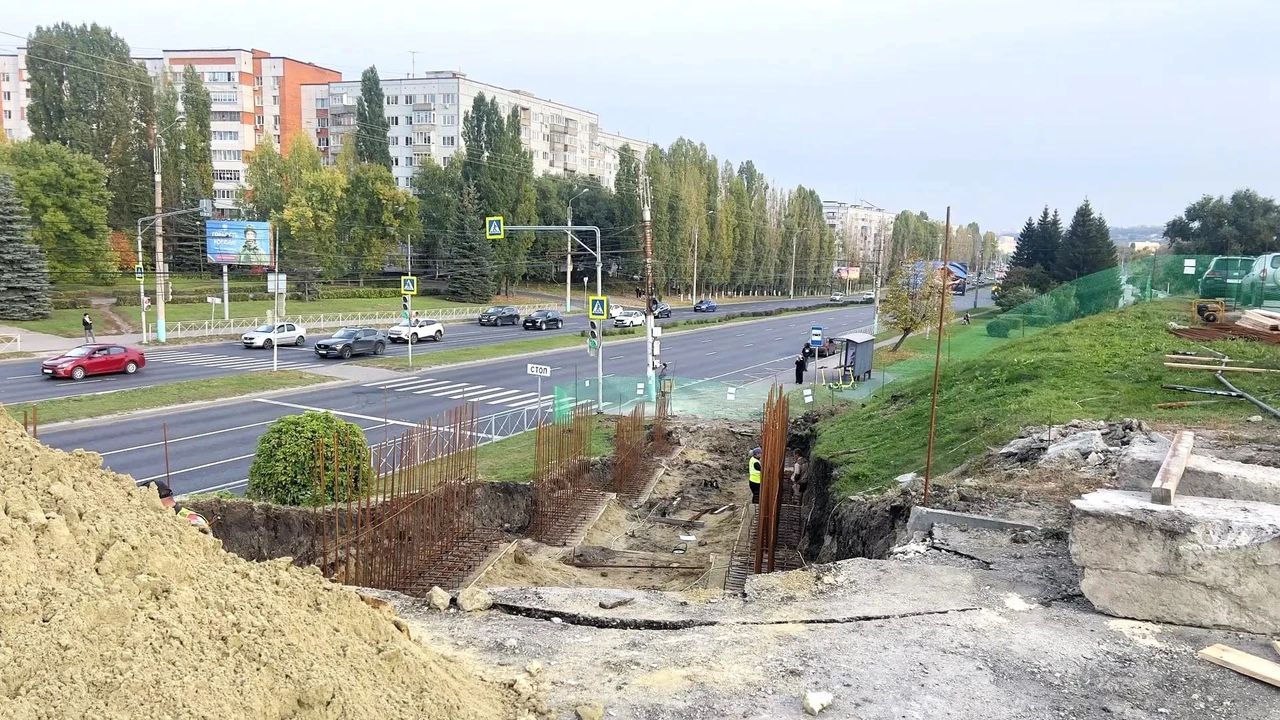 В Пензе ремонтируют лестницу у путепровода на улице 8 Марта