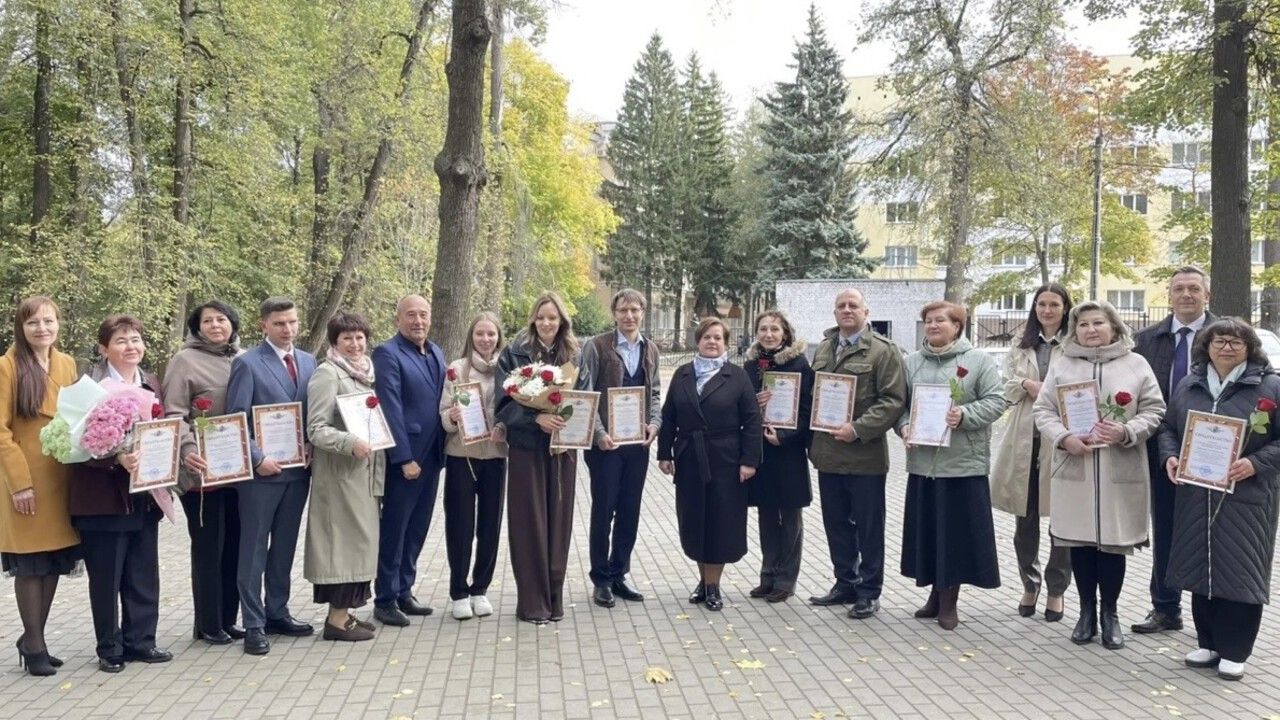 В Учительском сквере в Пензе обновили Галерею педагогической славы