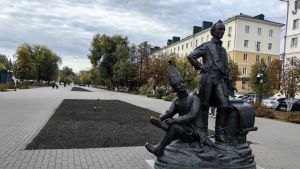 В Пензе обновляют чернозем в клумбах