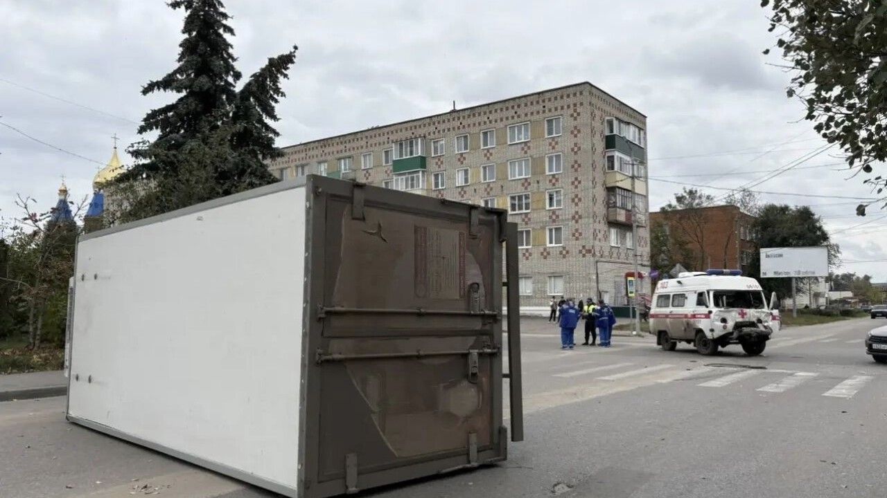 В Сердобске автомобиль «скорой» столкнулся с большегрузом