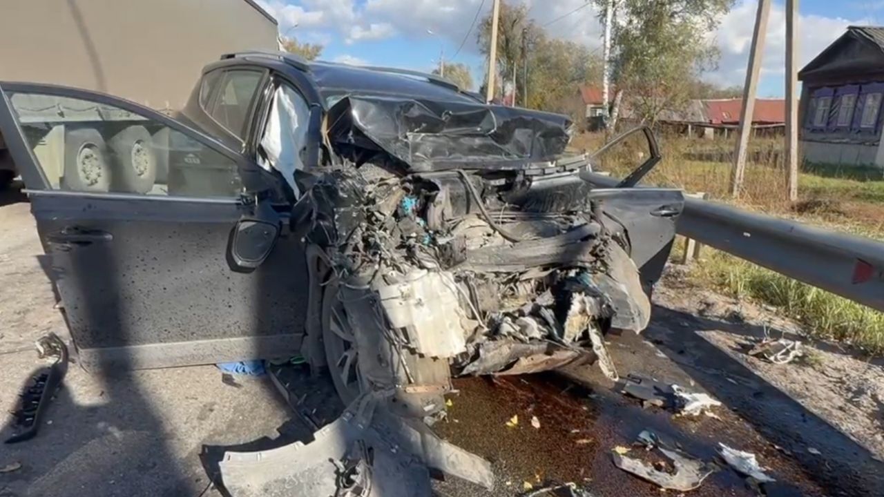 Опубликованы фото и видео с места смертельной аварии в Кузнецком районе