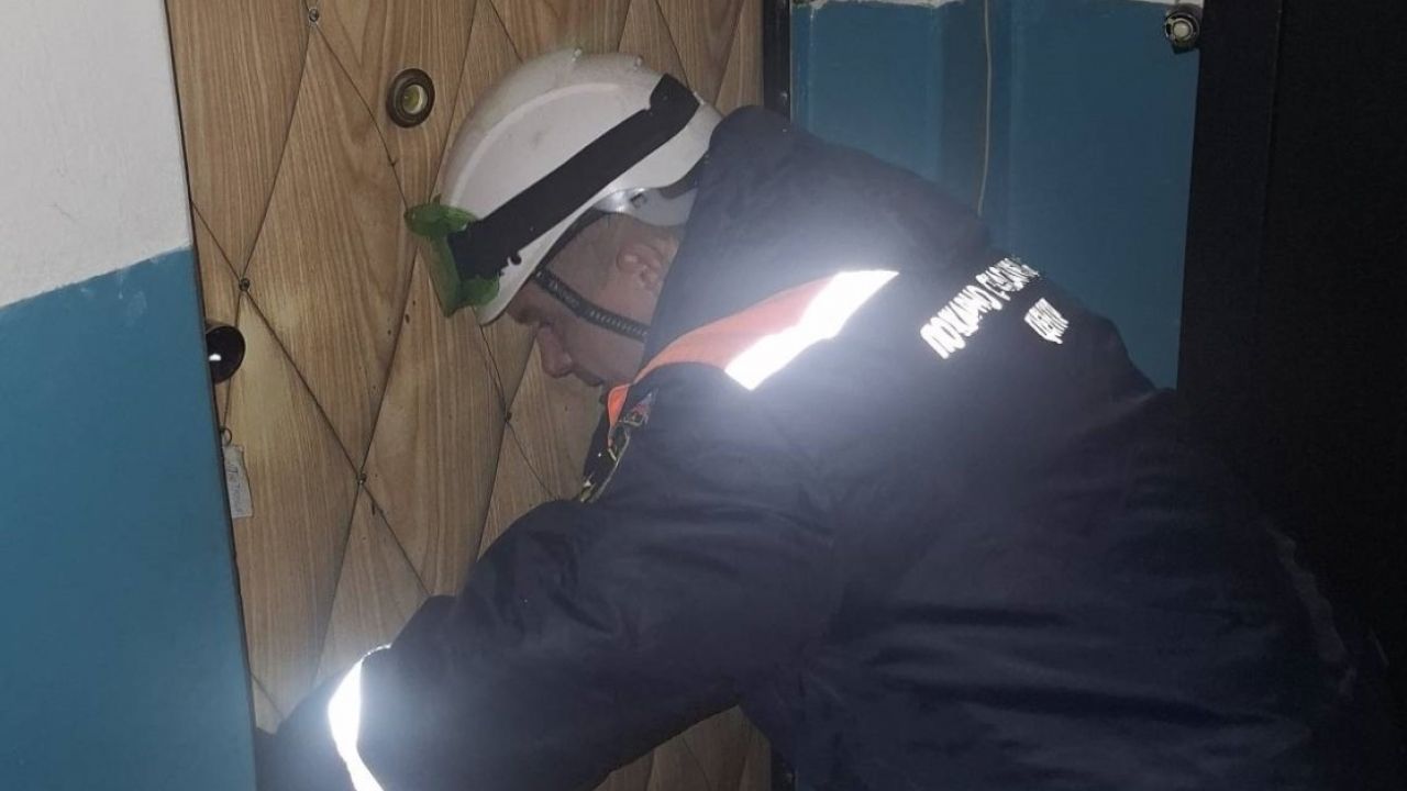 В Пензе спасатели помогли женщине выбраться из ванной комнаты