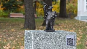 Возле «Пензяков-добряков» установили информационные таблички с QR-кодами