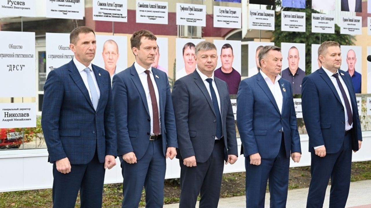 В Пензе обновили Галерею почета работников дорожного хозяйства