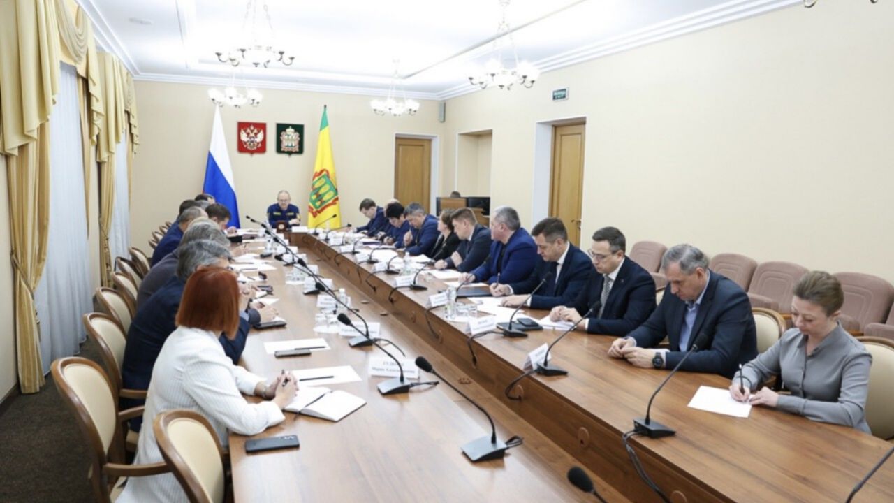 Мельниченко поручил открыть правительство региона для школьных экскурсий