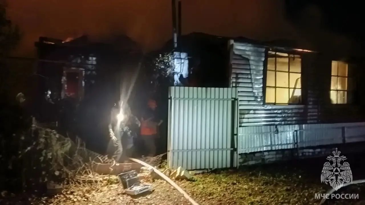 В Пензе при пожаре в двухквартирном доме погиб мужчина