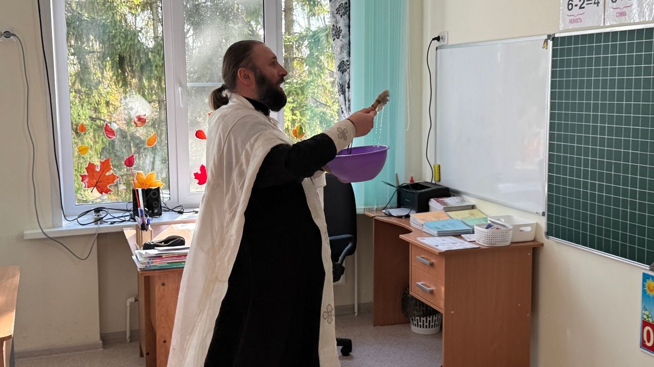 В селе Кижеватово освятили школу, построенную на месте храма