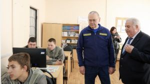 Мельниченко поручил отремонтировать общежитие агропромышленного колледжа