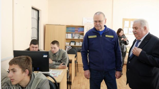 Мельниченко поручил отремонтировать общежитие агропромышленного колледжа