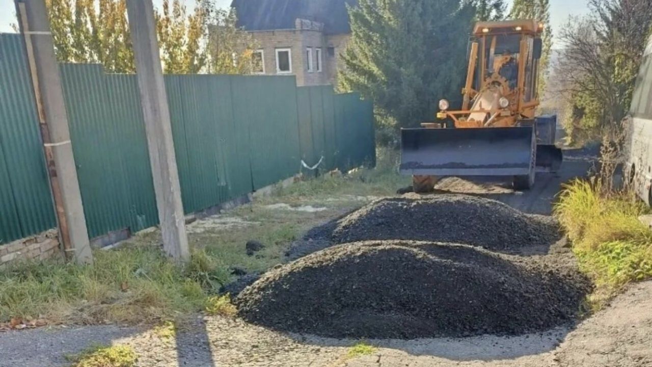 В пензенской Заре асфальтовой крошкой отсыпали почти 60 тыс. кв. м. дорог