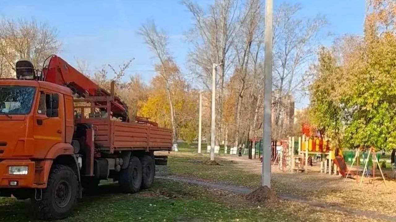 В Пензе на спортплощадке по улице Вадинской обустроили освещение