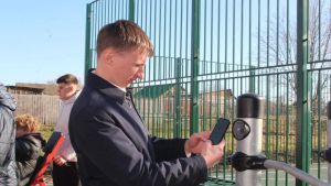 В селе Знаменское открыли «умную» спортивную площадку с QR-кодами для тренировок
