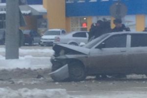 «ВАЗ» разворотило на улице Карпинского в Пензе. Фото