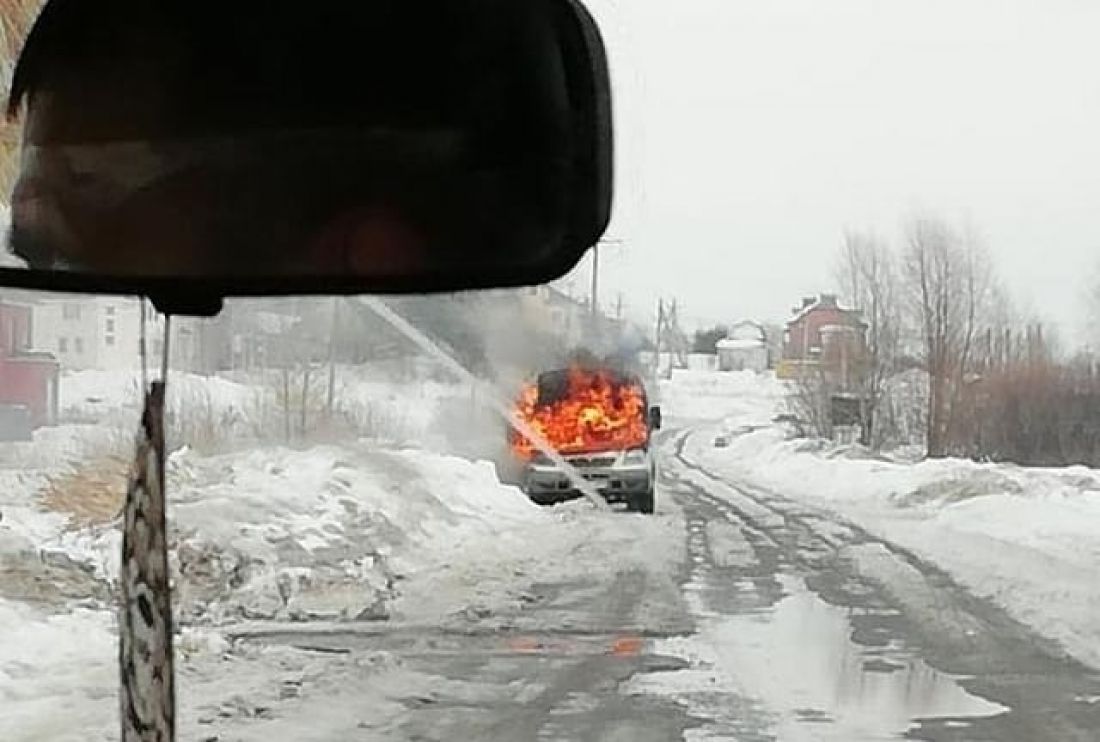 В пензенском микрорайоне Заря посреди дороги вспыхнула «ГАЗель»