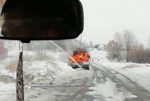 В пензенском микрорайоне Заря посреди дороги вспыхнула «ГАЗель»