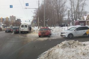 В Пензе водители готовились к драке после опасного маневра на дороге