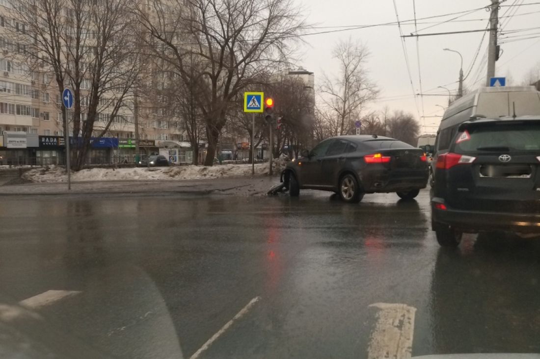 В центре Пензы машина «Яндекс. Такси» попала в ДТП