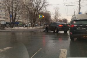 В центре Пензы машина «Яндекс. Такси» попала в ДТП