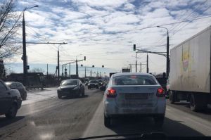 В пензенской Терновке столкновение легковушки и грузовика спровоцировало большую пробку