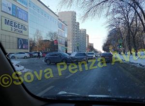 В пензенском микрорайоне Арбеково столкнулись две легковушки