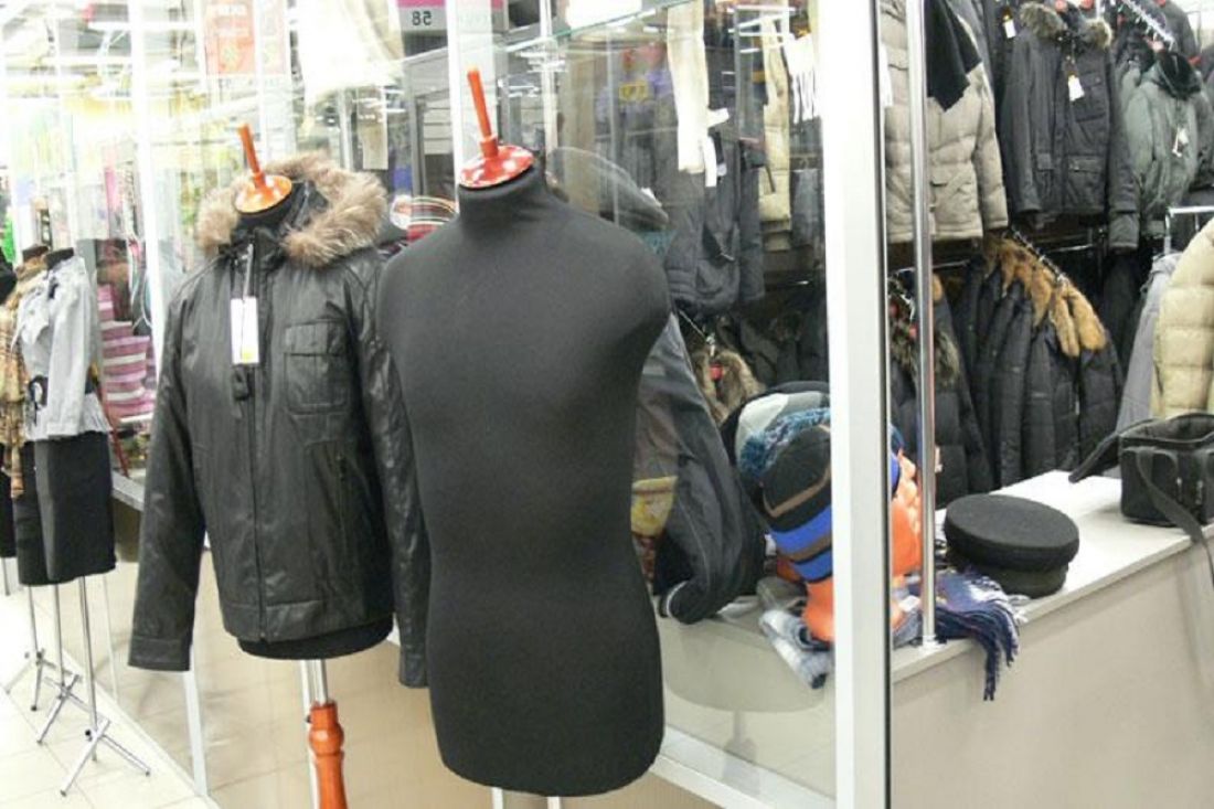 Украли одежду. Развеска курток. Украли куртку. Украли куртку. Украли куртку.