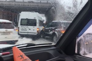 В Пензе перед мостом легковушка врезалась в маршрутку. Фото