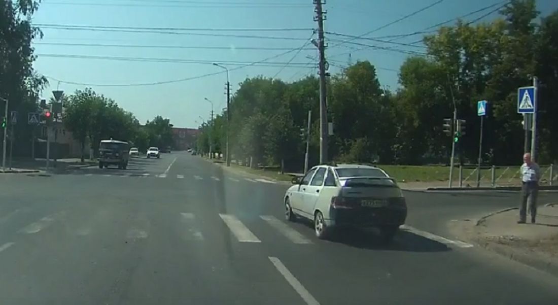 Водители пензы. Подъезжали на машине сфера в Копейске.