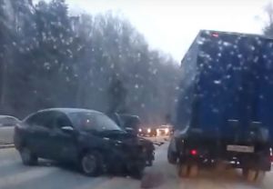 Возросло количество участников аварии на трассе под Пензой. Видео