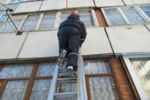 В Пензе двухлетний ребенок оказался запертым в квартире
