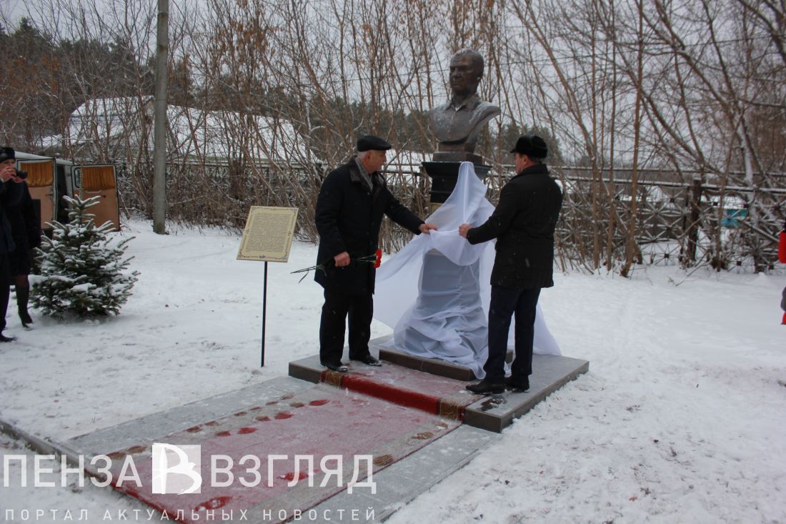 В парке Сердобска открыли бюст актера Виктора Степанова