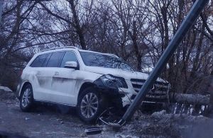 В Пензе водитель разбил о знак дорогой внедорожник
