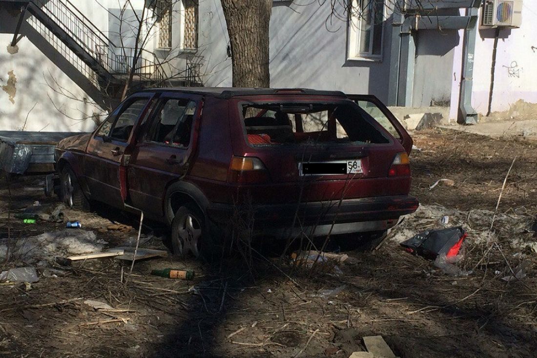 Пензенцы пожаловались на заброшенные автомобили во дворах