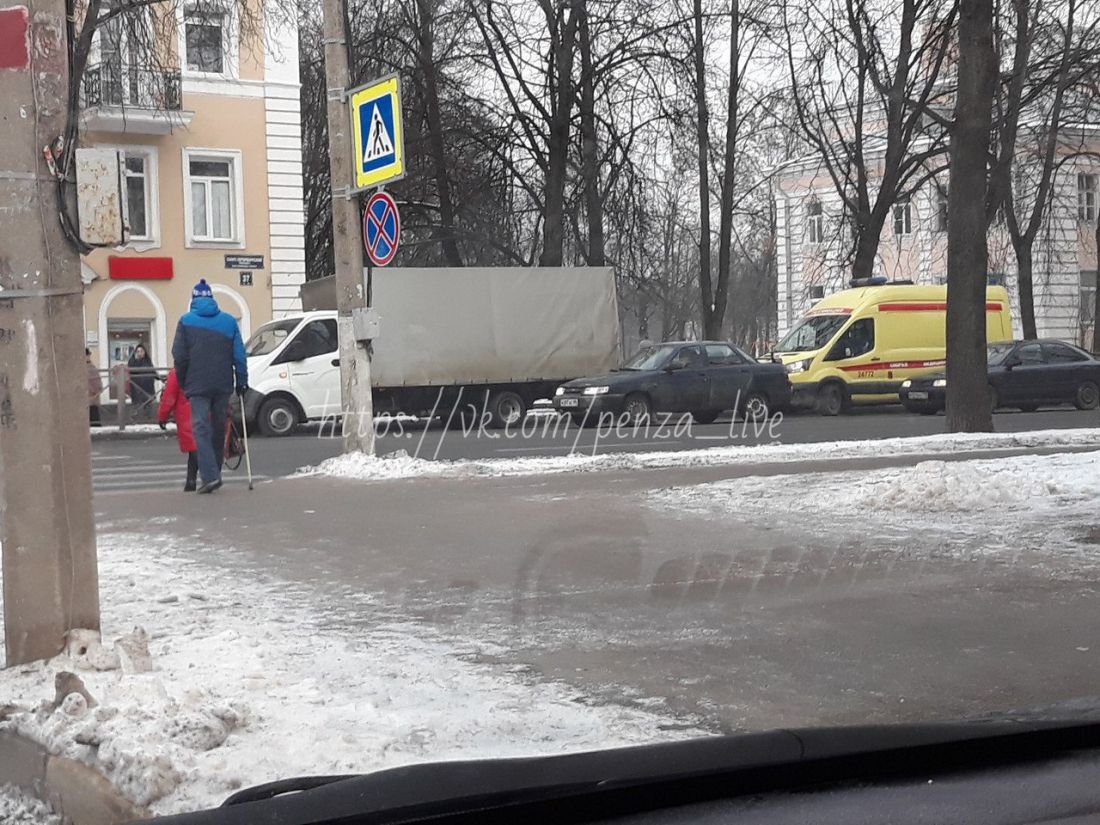 Водитель газель пенза. ДТП В Старом Петергофе. Фото с окна газели.