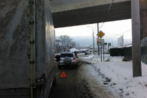 В Железнодорожном районе Пензы ДТП под мостом спровоцировало пробку