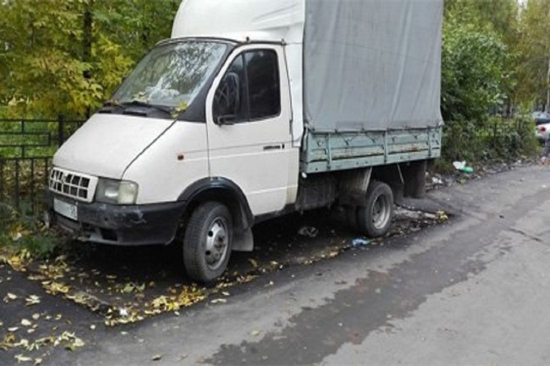 Газель пенза. Газель возле дома. Старая Газель во дворе. Газели в Новочеркасске. Открытые газели Пенза.