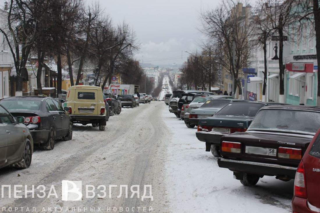 В Пензе у магазина на Московской не чистят снег, потому что нет дворника