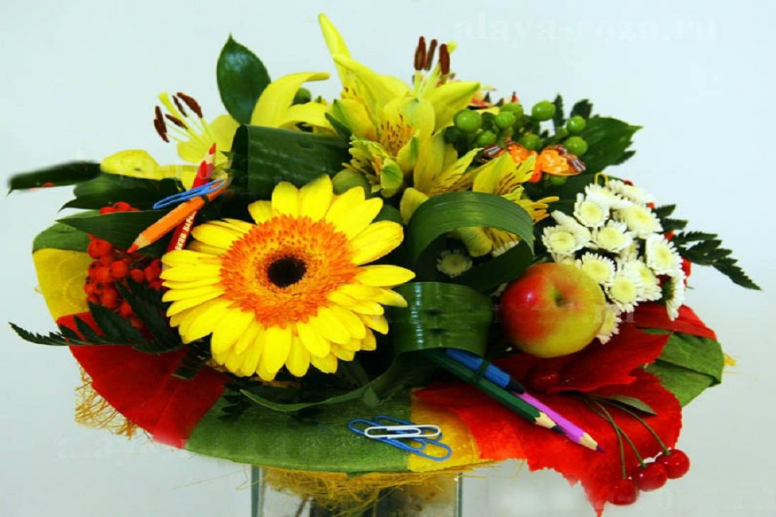 Букеты к 1 сентября 2024. Букеты с солидаго на 1 сентября. Букет на 1 сентября первокласснику. Розыгрыш букета фото. Букет на 1 сентября без цветов.