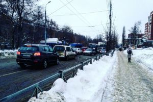 Авария на Южной поляне спровоцировала дорожный коллапс