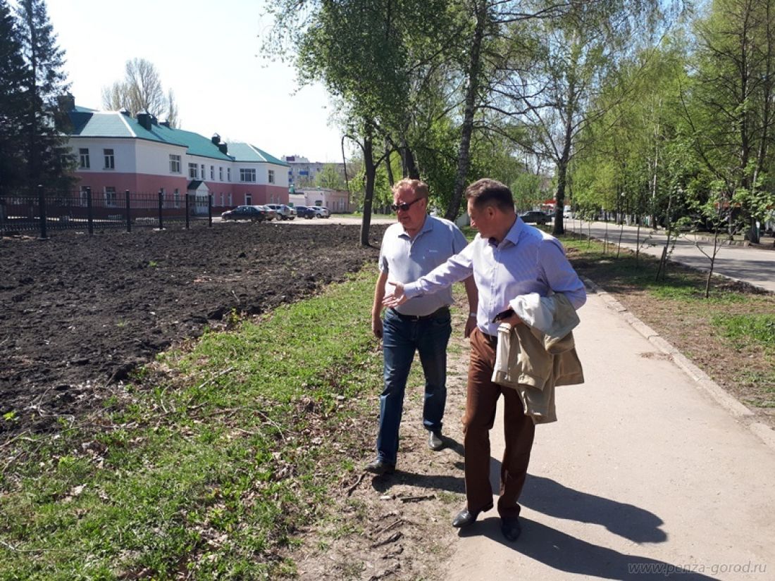 Родители журавеля. Сквер Журавли Пенза.