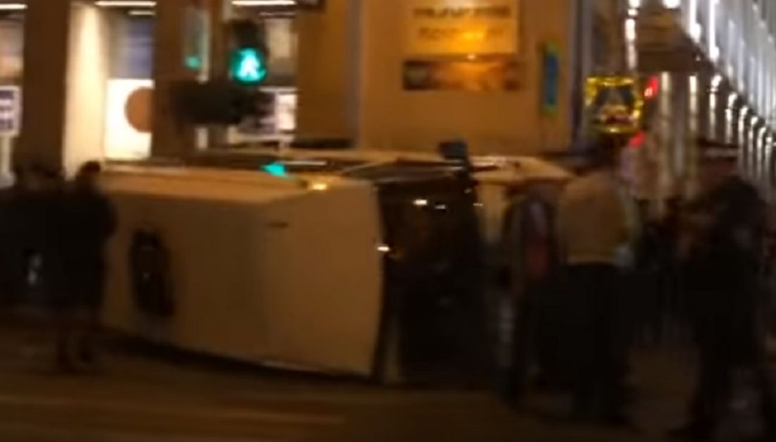 Ленин похоронен в мавзолее. Ленин перевернулся. Ленин владимир ильич в мавзолее. Ленин перевернулся. Пьяный мужчина в центре владивостока перевернул машину.