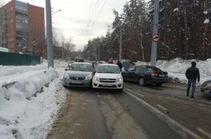 «Белый камикадзе». Авария на улице Попова в Пензе заблокировала все полосы движения