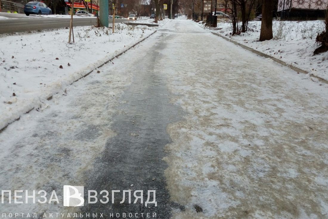 Представьте себе знакомую картину зимой дорогу обильно посыпали противогололедной соляной смесью