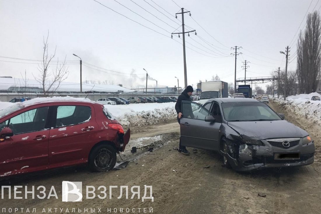 В пензенской Терновке машины после ДТП заблокировали дорогу