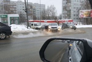 В Пензе при повороте на Окружную «ВАЗ» врезался во внедорожник