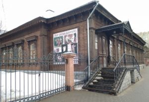 У пензенского «Дома Мейерхольда» взрывотехники исследуют подозрительную сумку