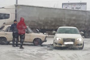 В Пензе «Жигули» помяли дорогую иномарку