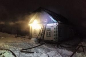 В Пензенской области 11 пожарных тушили загоревшийся дом