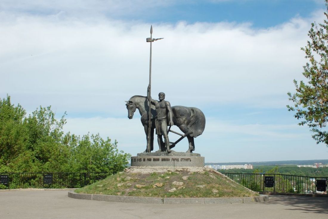 Памятник первопоселенцу в Пензе и музей