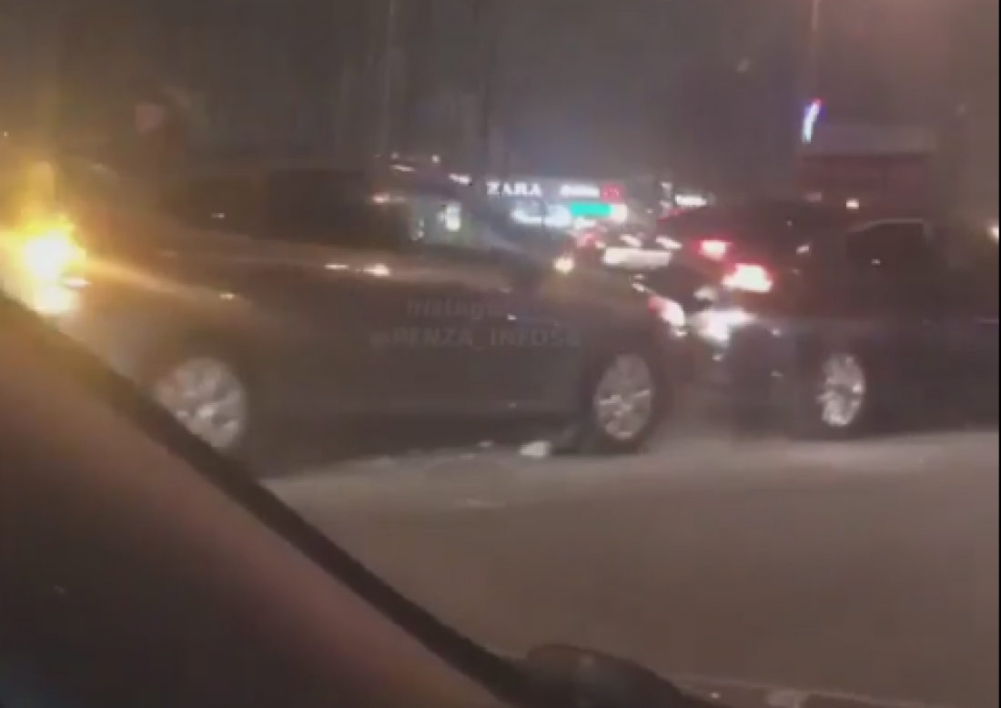 В Пензе «паровозиком» столкнулись четыре авто