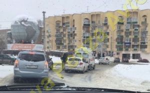 В Пензе около «Глобуса» легковушка врезалась в «скорую»